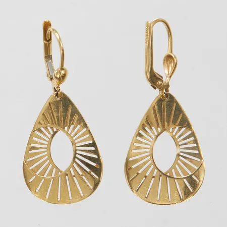 Örhängen, genombruten dekor, längd 39, bredd 6mm, 14K, 3,1g Vikt: 3,1 g