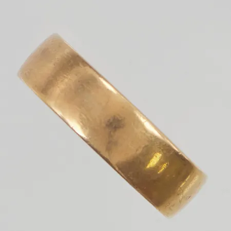 Ring stl:19½ bredd 6mm gravyr 18K 7,0g.