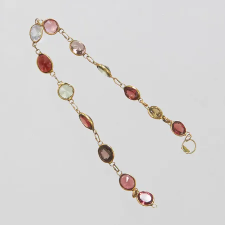 Armband med granater safirer spineller samt zirkoner, längd ca 13mm, bredd 5mm, saknar lås, 14K, Vikt: 1,6g Vikt: 1,6 g