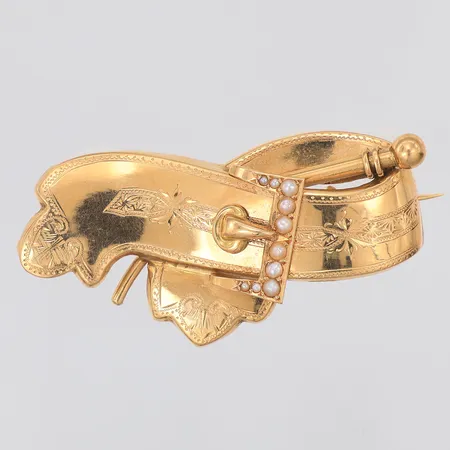 Brosch bältesspänne odlade saltvattenpärlor Pettersson år 1918 45mm, 18K Vikt: 5 g