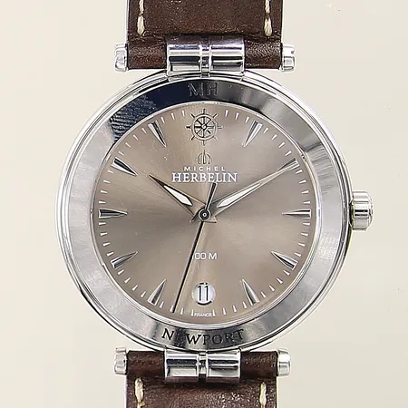 Herrur Michel Herbelin Newport Yacht Club stål quartz Ø37mm ref-nr 12266 datum safirglas läderarmband tag manual certifikat ej ifyllt, behov av batteribyte, box, ytterkartong