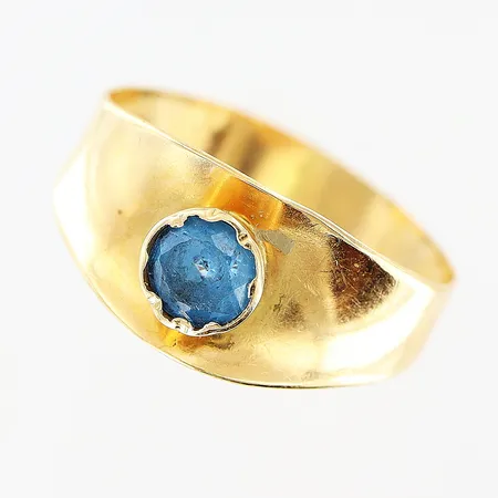 Ring med blå sten stl: 16½, bucklig skena, 18K Vikt: 1,6 g