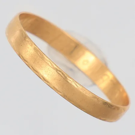 Ring stl:18¾, gravyr, skev, 18K Vikt: 1,2 g