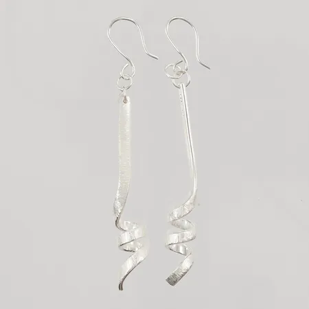 Ett par örhängen 67mm stämplad "am" 925/1000 Silver 7,5g.