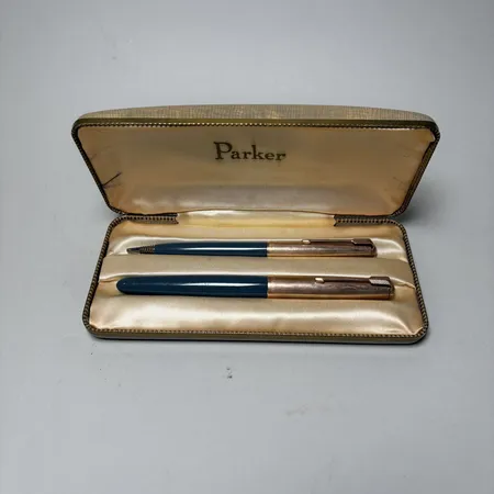 1 Reservoarpenna Parker '51', 1 Blyertspenna, 14cm Made in England, etui.
