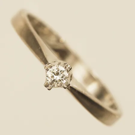 Ring med diamant 0,05ct stl:16½, bredd 4mm, vitguld, 18K Vikt: 2,2 g