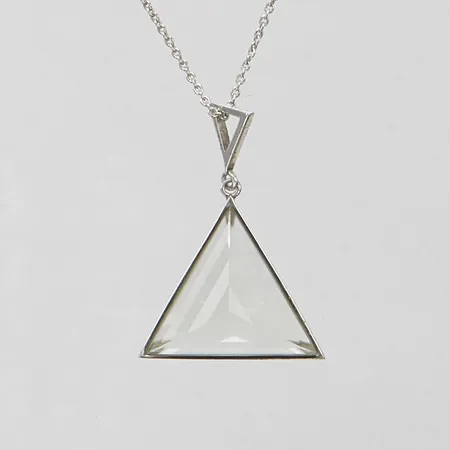 Collier Rock+Raw Jewellery The ultimate Guardian medium grön kvarts, längd 46,2cm, bredd 1-28mm, engelska stämplar, silver 925/1000, dustbag, etui, ytterkartong, nypris 7612kr.  Vikt: 0 g