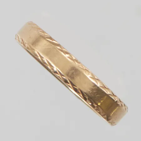 Ring stl:19 bredd 4mm gravyr 18K 4,2g.