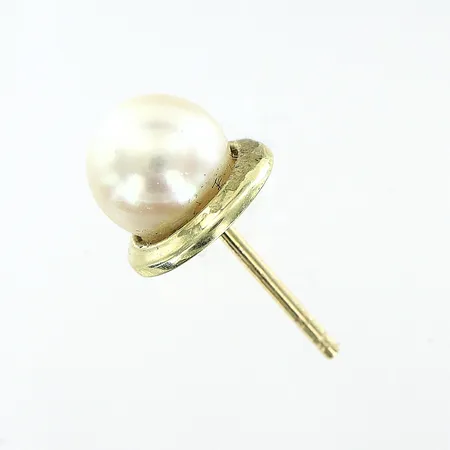 Örhänge udda med odlad pärla Ø7mm, Ø8,5mm, stopp saknas, skevt stift, 14K Vikt: 0,9 g