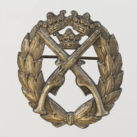 Pistolskyttemärket, valör: Silver, C. Sporrongs Metallfabriksaktiebolag, Stockholm år 1954, höjd: 32 mm, bredd: 28 mm, numrerad: 70767, silver. Vikt: 8,5 g