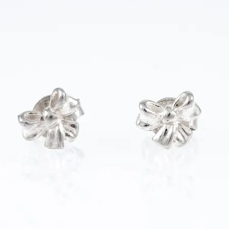 Örhängen rosetter 8x6,5mm, omaka snurrebussar, silver 1,1g. 