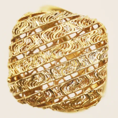 Ring med filigranarbete stl 18½, bredd 21,5mm, tvåfärgad 18K     Vikt: 5,4 g