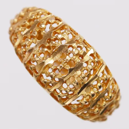 Ring filigranarbete stl:ca14½ bredd 2-9mm, något bucklig skena, 21K Vikt: 2,3 g
