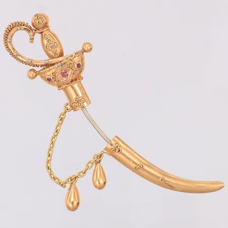 Brosch svärd 73mm kedja & rosa syntetiska rubiner importstämpel, nål i metall, 18k Vikt: 8,3 g