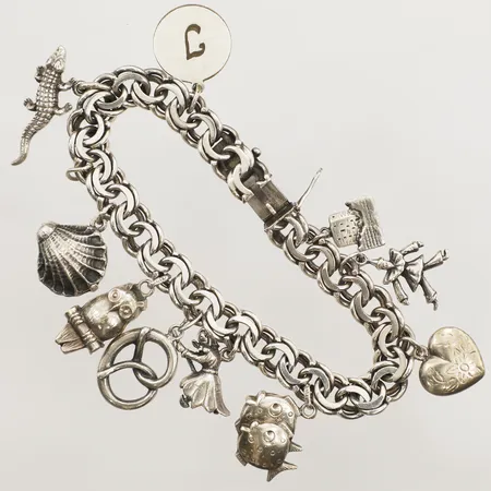 Armband Bismarck med tio berlocker, längs 19cm bredd 9,2mnm, 830/1000 silver Vikt: 49,4 g