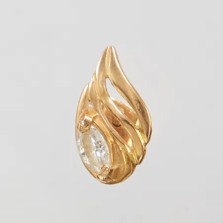 Ett udda örhänge med vit sten, längd 3,5mm, bredd 8mm, 18K, Vikt: 0,9g Vikt: 0,9 g