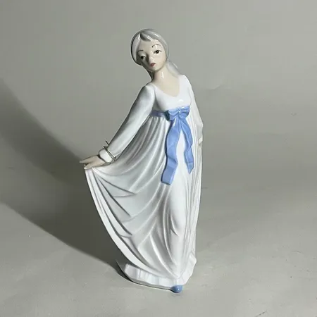 Figurin Tengra flicka handgjord 44,5cm Skickas med paket.