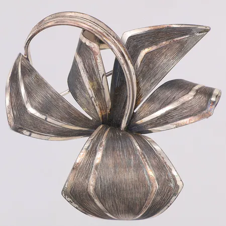 Brosch blomma 50mm, 830/1000 silver Vikt: 13,9 g