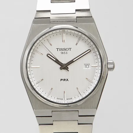 Herrur Tissot PRX stål quartz 40mm, refnr T137410 A, serienr BZY XNE N5W, datum, stållänk, viklås, extra länkbitar, manual, certifikat från Erikson Urhandel daterat 18/05/2022, kvitto, box, behov av batteribyte