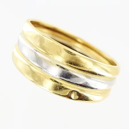 Ring Guldfynd stl:17 bredd 5-8,5mm, gul/vitguld, tilltryckningar, 18K Vikt: 1,8 g