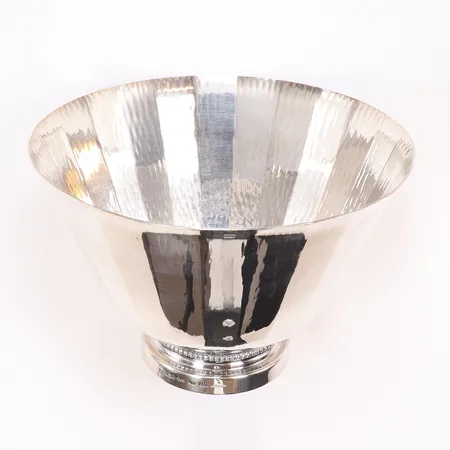 Skål på fot Ø15,5cm höjd 9cm MGAB (Markströms Guldsmeds AB) Uppsala 1975 signerad Löfmann silver 830/1000 Vikt: 245,2 g