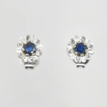 Örhängen med blå och vita stenar Ø6mm, vitguld, 18K. Vikt: 1,6 g