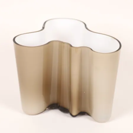  Vas "Savoy" Alvar Aalto för Iittala, glas, höjd: 16cm, obetydligt slitage undertill.  Skickas med postpaket.