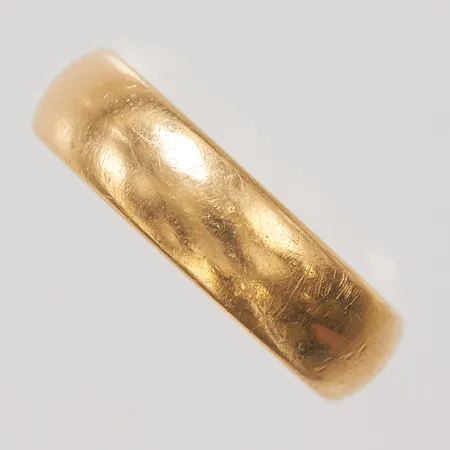 Ring slät, stl:18, bredd 6mm, Schalins, repig, personlig gravyr, 18K, Vikt: 10,5g Vikt: 10,5 g