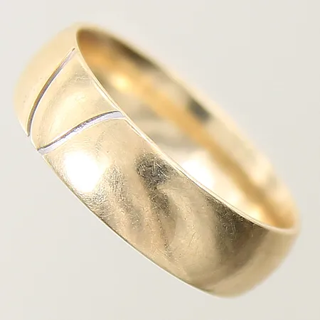 Ring slät stl 18½ bredd 6mm gravyr 9K  Vikt: 5,3 g