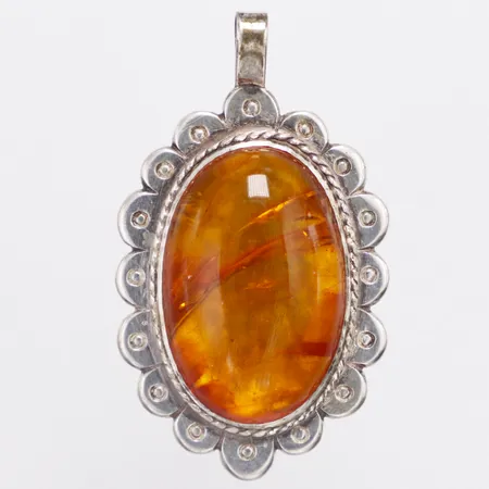 Hänge med Bärnsten längd 47mm bredd 5,6-30mm, silver 925/1000 Vikt: 14,2 g