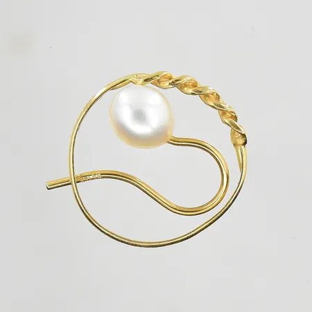 Diverse defekt guld med pärla, 18K. Vikt: 2,1 g