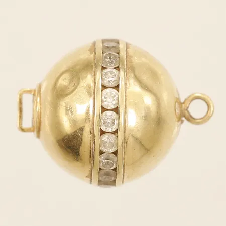 Lås med vita stenar, längd 16mm, bredd 12mm, bucklig 18K  Vikt: 2,5 g