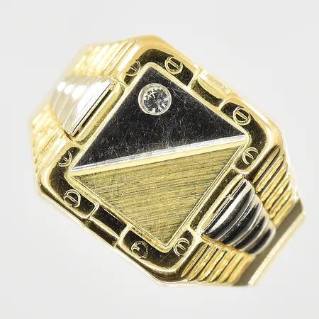 Klackring med vit sten stl:21½, bredd 4-15mm, gulguld/vitguld, OBS ej märkesdesign, 18K. Vikt: 9,3 g