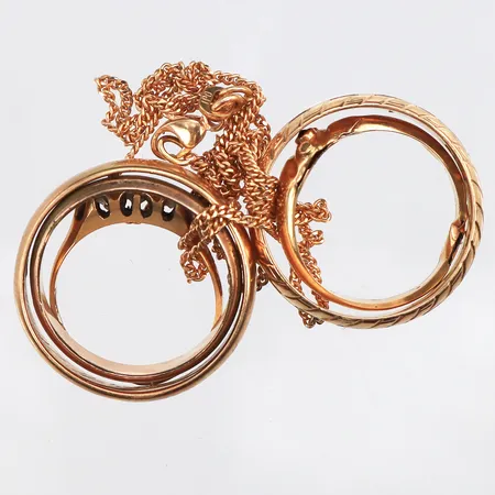 Diverse smycken med defekter och gravyr,några stenar,18k. Vikt: 24,6 g