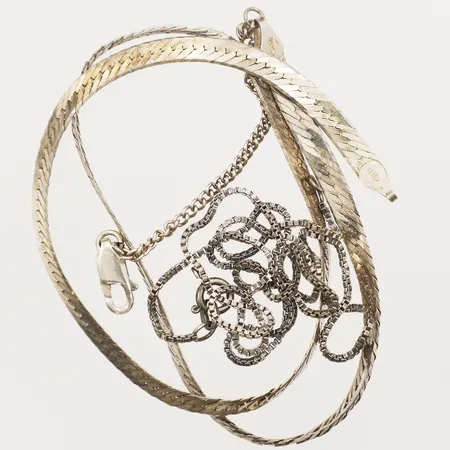 Två kedjor defekta, silver Vikt: 10,9 g