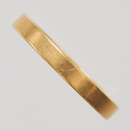 Ring slät stl:19¼, bredd 3mm, importstämplad, repig, personlig gravyr, 18K, Vikt: 3,7g Vikt: 3,7 g