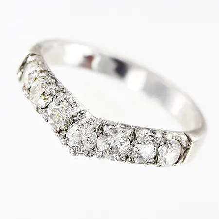 Ring med vita stenar stl: 15½, silver 925/1000  Vikt: 1,9 g