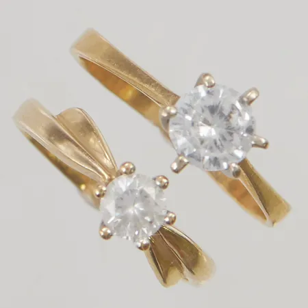 2 Ringar vita stenar, skeva 14K 5,8g.