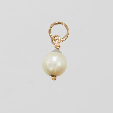 Hänge med pärla, genomborrad, längd 14mm, bredd 6mm, 18K, 0,4g Vikt: 0,4 g