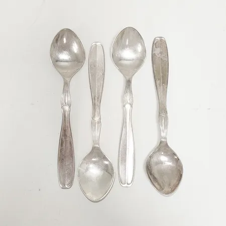 Fyra kaffeskedar, längd ca 12cm, svenska stämplar, 830/1000 silver Vikt: 56,1 g