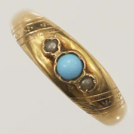Ring med turkos samt pärlor, stl 17¼, bredd 6mm, slitna pärlor, 18K  Vikt: 1,2 g