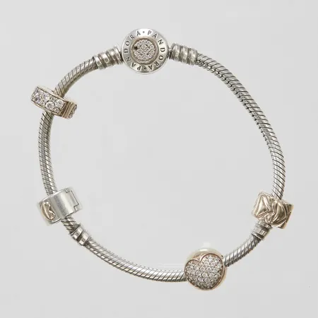 Armband Pandora berlocker med vita stenar, stenar saknas, tre berlocker i 14K brv 7,0g, längd ca 17cm, bredd ca 3mm, 925/1000 silver, 16,9g