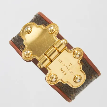 Armband Louis Vuitton Save It Monogram Bracelet, storlek 17, längd:17cm, bredd:30mm, datumkod CA2120 Spanien 2010, slitage, repig beslag, dustbag, box.  Vikt: 0 g