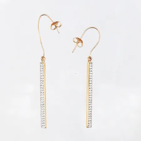 Örhängen med stenar paret,höjd med ögla ca 45 mm,18k. Vikt: 1,5 g