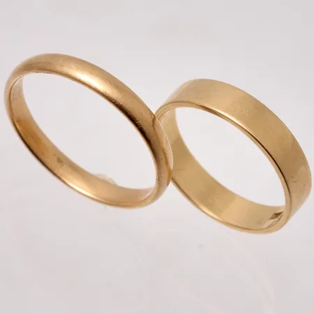 Ringar stl19½ & 21½ bredd 4,8mm, 3,4mm, gravyr 18K 9,2g.