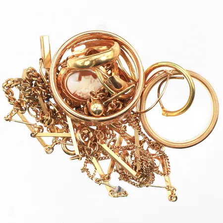 Diverse smycken med gravyrer och defekter,18k. Vikt: 30,6 g