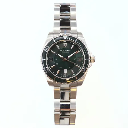 Herrur Victorinox Maverick stål quartz ref-nr: 241934, serie-nr: 7613329143216, stållänk, certifikat 2025, kvitto 2025, box, ytterkartong, ny skick.