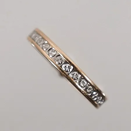 Ring med gravyr Stl: 16½ bredd 3mm 18k 2,6g Vikt: 0 g