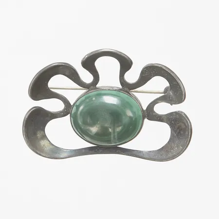 Brosch med malakit av Gertrud Engel, längd 30mm, bredd 47mm, år 1953, 925/1000 silver, Vikt: 14,5g Vikt: 14,5 g