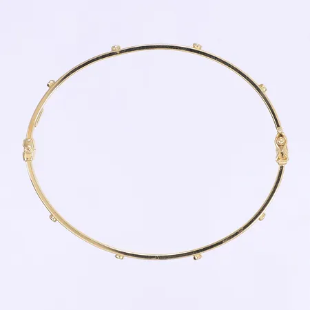 Stelt armband med vita stenar öppningsbart längd 60x50mm bredd 4mm 18K Vikt: 5,8 g